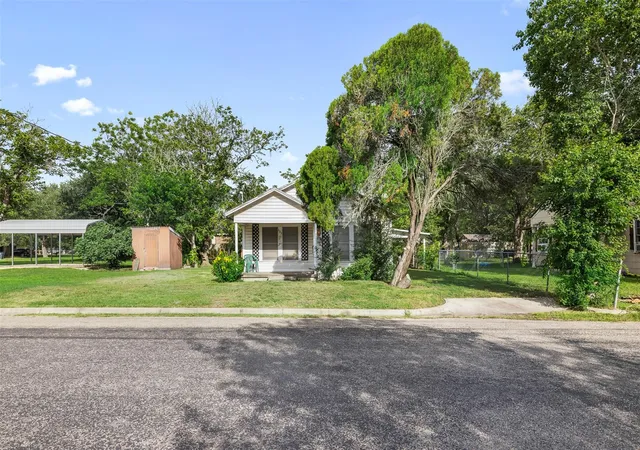 Homes for sale in Weimar, TX | 603 N Mechanic St, Weimar, TX 78962 | MLS# 65954429