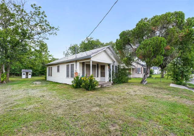 Photo 3 of Single family home for sale at 603 N Mechanic St, Weimar, TX 78962 | MLS# 65954429 | Listing updated on 2026-08-31