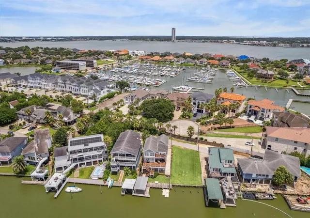 3rd image of 2114 Fenwood St, Kemah, TX 77565 | MLS# 69374944