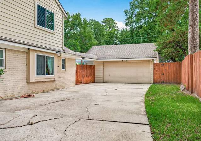 Photo 3 of Single family home for sale at 11523 Quail Crk Dr, Houston, TX 77070 | MLS# 28675295 | Listing updated on 2026-08-22