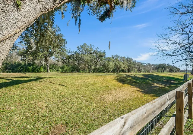 4th image of 322 Wellshire Dr, West Columbia, TX 77486 | MLS# 75731556