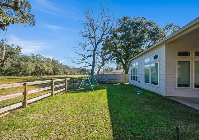 5th image of 322 Wellshire Dr, West Columbia, TX 77486 | MLS# 75731556