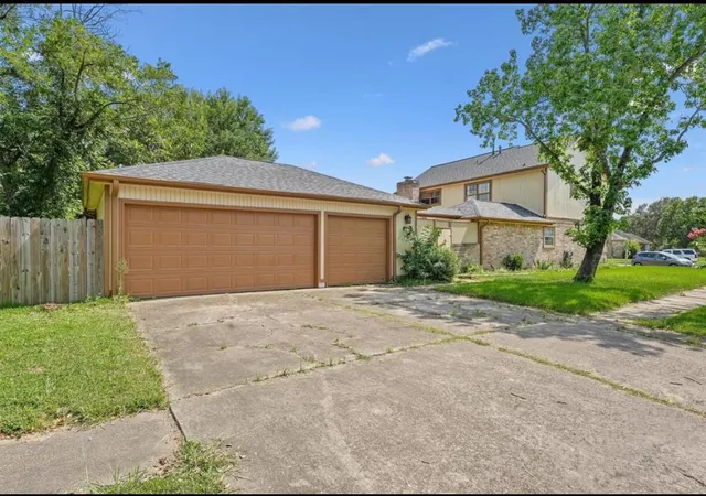 Photo 2 of Single family home for sale at 15403 El Padre Dr, Houston, TX 77083 | MLS# 83675490 | Listing updated on 2026-05-03