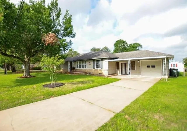 Photo 1 of Single family home for sale at 1116 N Meyer St, Sealy, TX 77474 | MLS# 35024306 | Listing updated on 2026-08-26