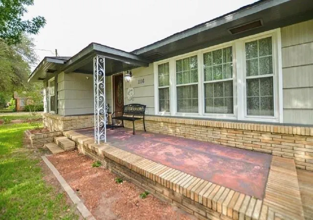 Photo 3 of Single family home for sale at 1116 N Meyer St, Sealy, TX 77474 | MLS# 35024306 | Listing updated on 2026-08-26