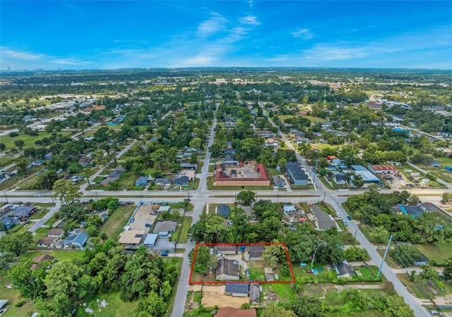 Listing Photo 5 - Condo for sale in building located at 4915 Fitch St, Houston, TX 77016