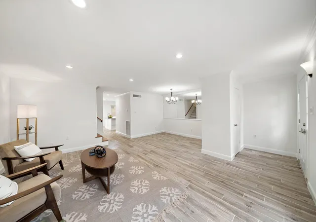 Photo 3 of Townhouse for sale at 6434 Burgoyne Rd #109, Houston, TX 77057 | MLS# 49019696 | Listing updated on 2026-09-21