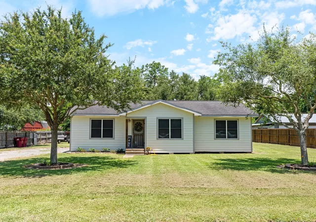 Homes for sale in Blessing, TX | 444 Avenue C, Blessing, TX 77419 | MLS# 69053111