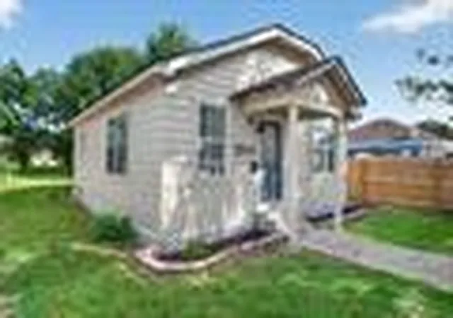 Photo 3 of Sale Pending at 2214 9th St, Port Neches, TX 77651 | MLS# 93537071 | Listing updated on 2026-09-04
