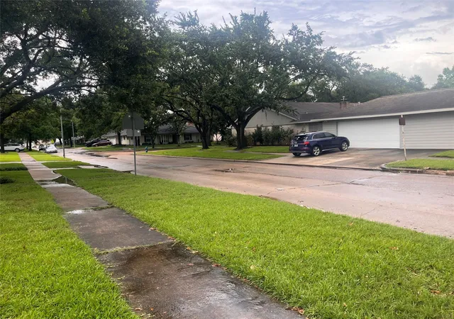 Photo 3 of Sale Pending at 9610 Bob White Dr, Houston, TX 77096 | MLS# 5956868 | Listing updated on 2026-09-10