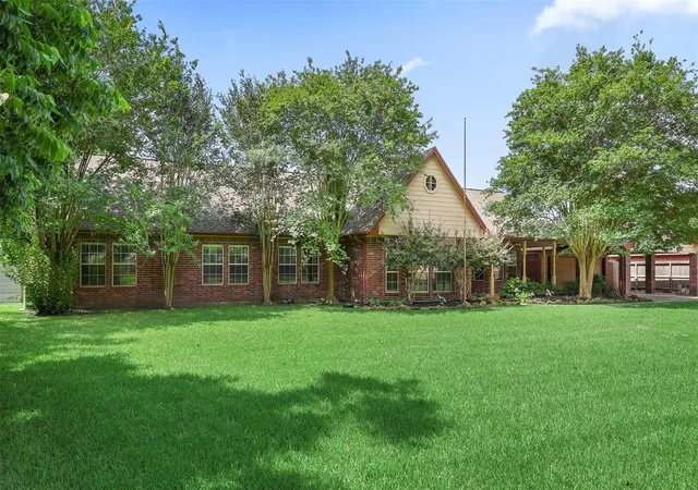 3rd image of 1133 Helen Dr, Deer Park, TX 77536 | MLS# 44653412