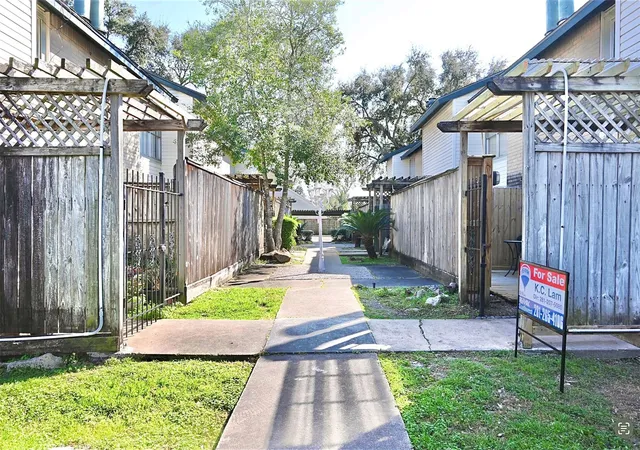 1st image of 7918 Prestwood Dr #4, Houston, TX 77036 | MLS# 51299501