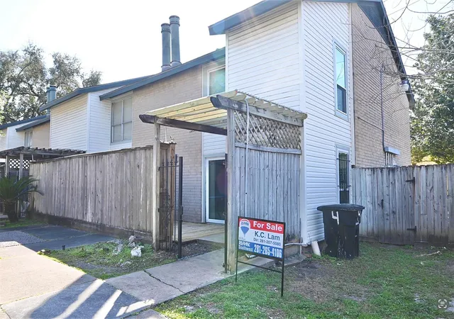 2nd image of 7918 Prestwood Dr #4, Houston, TX 77036 | MLS# 51299501
