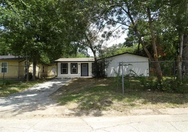 Photo 1 of Single family home for sale at 5783 Westover St, Houston, TX 77033 | MLS# 69259116 | Listing updated on 2026-08-31