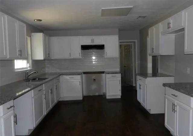 Photo 3 of Single family home for sale at 5783 Westover St, Houston, TX 77033 | MLS# 69259116 | Listing updated on 2026-08-31