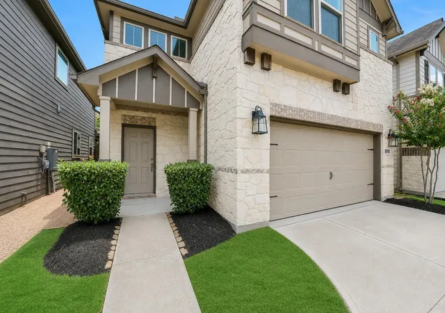 Photo 2 of Sale Pending at 1910 Barrel Oak Dr, Houston, TX 77080 | MLS# 58452971 | Listing updated on 2026-09-18