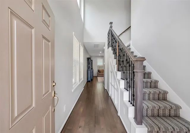 Photo 4 of Sale Pending at 1910 Barrel Oak Dr, Houston, TX 77080 | MLS# 58452971 | Listing updated on 2026-09-18