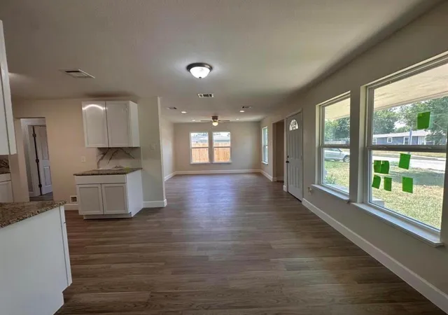3rd image of 6059 Doulton Dr, Houston, TX 77033 | MLS# 30187658