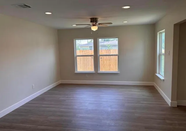 4th image of 6059 Doulton Dr, Houston, TX 77033 | MLS# 30187658