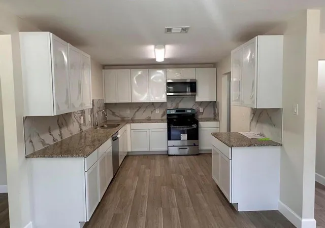 5th image of 6059 Doulton Dr, Houston, TX 77033 | MLS# 30187658