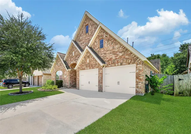 Photo 2 of Single family home for sale at 13314 Lazy River Ln, Pearland, TX 77584 | MLS# 73052528 | Listing updated on 2026-09-04