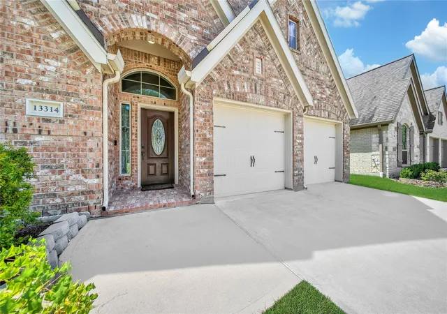 Photo 3 of Single family home for sale at 13314 Lazy River Ln, Pearland, TX 77584 | MLS# 73052528 | Listing updated on 2026-09-04
