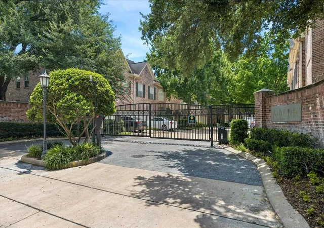 22nd image of 5819 Inwood Park Ct Ct N, Houston, TX 77057 | MLS# 71014416