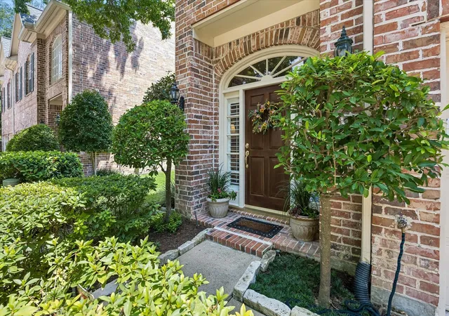 2nd image of 5819 Inwood Park Ct Ct N, Houston, TX 77057 | MLS# 71014416