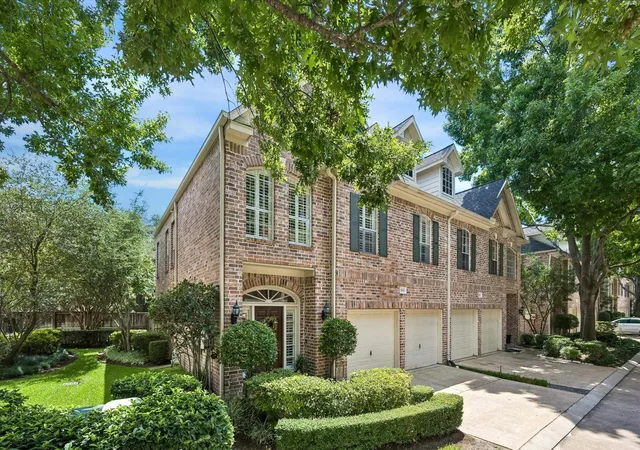 3rd image of 5819 Inwood Park Ct Ct N, Houston, TX 77057 | MLS# 71014416