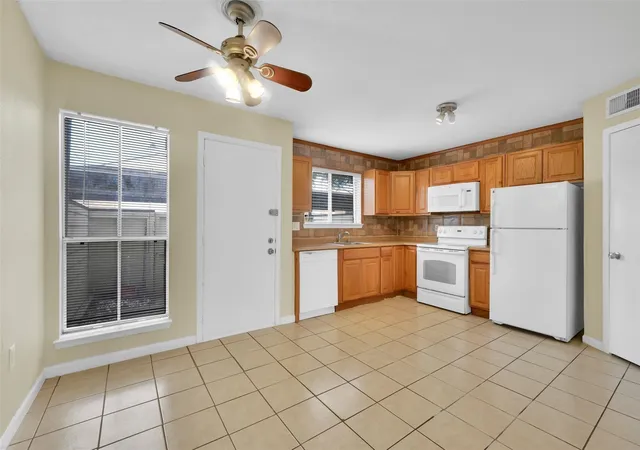 3rd image of 250 El Dorado Blvd #138, Webster, TX 77598 | MLS# 8367418