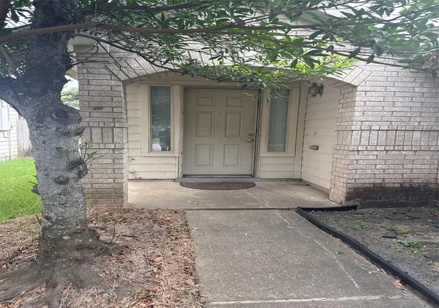 Photo 2 of Sale Pending at 4007 Pepperstone Ct, Houston, TX 77053 | MLS# 10479788 | Listing updated on 2026-09-11