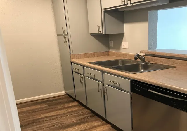 5th image of 4631 Wild Indigo St #560, Houston, TX 77027 | MLS# 10736597