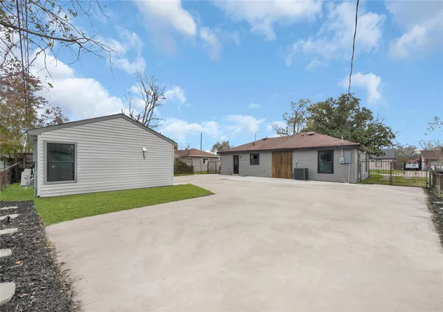 32nd image of 4331 Herridge St, Houston, TX 77022 | MLS# 45158963