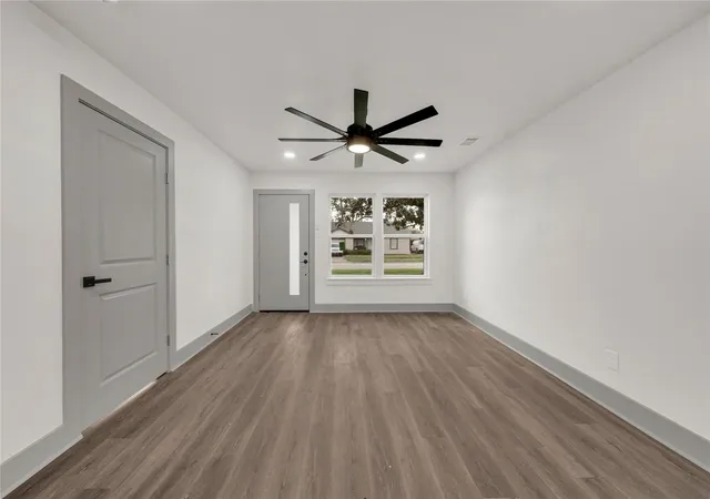 4th image of 4331 Herridge St, Houston, TX 77022 | MLS# 45158963