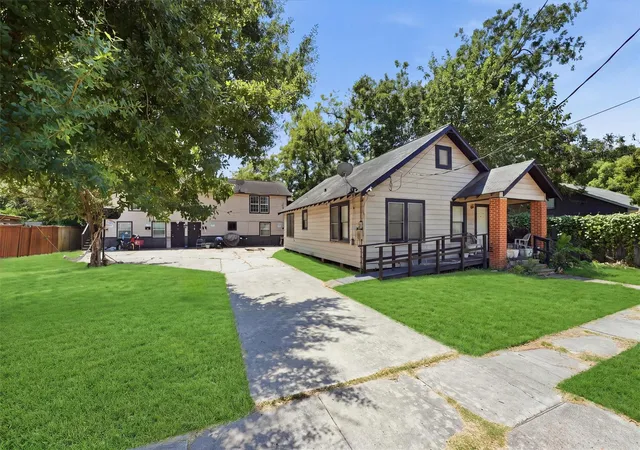 Multi family home for sale at 605 E Hunnicutt St, Baytown, TX 77520 | MLS# 37583910