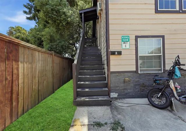 Photo 3 of Multi family home for sale at 605 E Hunnicutt St, Baytown, TX 77520 | MLS# 37583910 | Listing updated on 2026-09-02