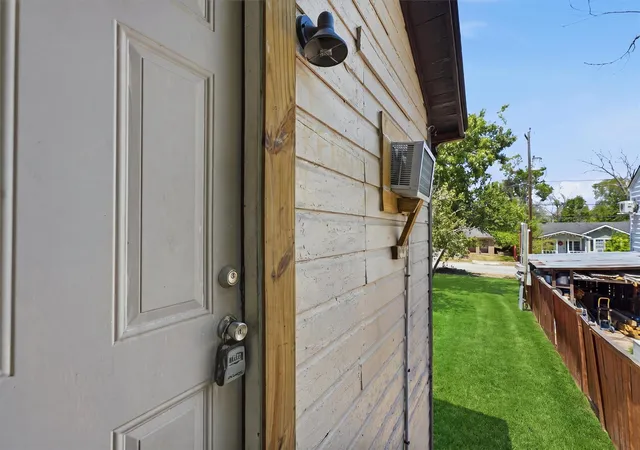 Photo 4 of Multi family home for sale at 605 E Hunnicutt St, Baytown, TX 77520 | MLS# 37583910 | Listing updated on 2026-09-02