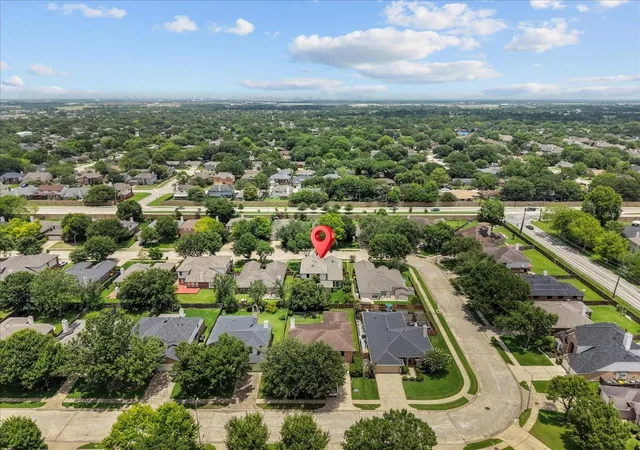 Photo 4 of Single family home for sale at 10004 Dawn Brk Dr, Pearland, TX 77584 | MLS# 74897538 | Listing updated on 2026-09-12