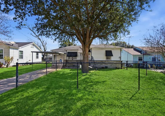 1st image of 1604 Kipling St, Liberty, TX 77575 | MLS# 71263511