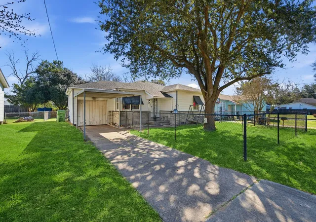2nd image of 1604 Kipling St, Liberty, TX 77575 | MLS# 71263511
