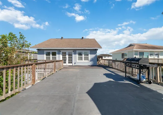 2nd image of 196 Barracuda St, Hitchcock, TX 77563 | MLS# 73216000