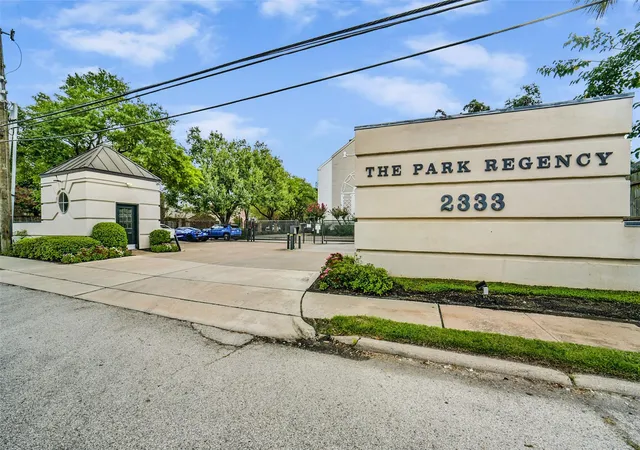 Homes for sale in Houston, TX | 2333 Bering Dr #322, Houston, TX 77057 | MLS# 12508632