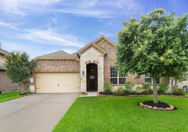 1st image of 6205 Lakewood Ct, League City, TX 77573 | MLS# 46290115