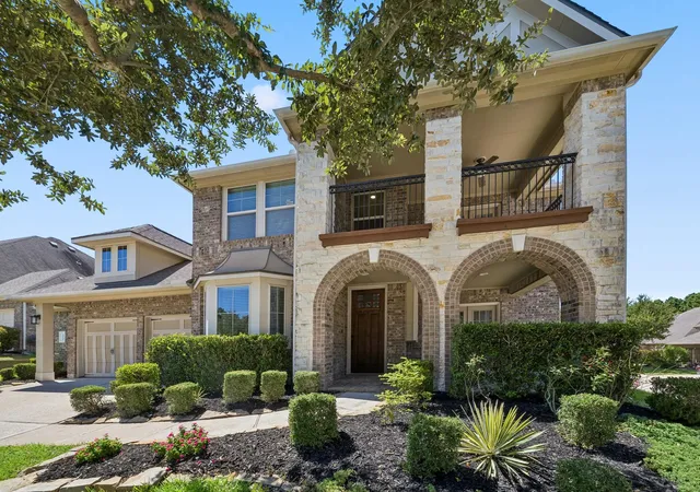Photo 1 of Sale Pending at 1041 Cedar Forest Dr, Conroe, TX 77384 | MLS# 74404342 | Listing updated on 2026-09-07