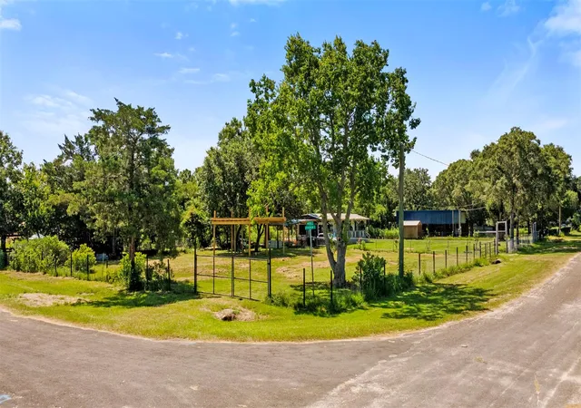4th image of 701 Stephenson Ave, Anahuac, TX 77514 | MLS# 41328743