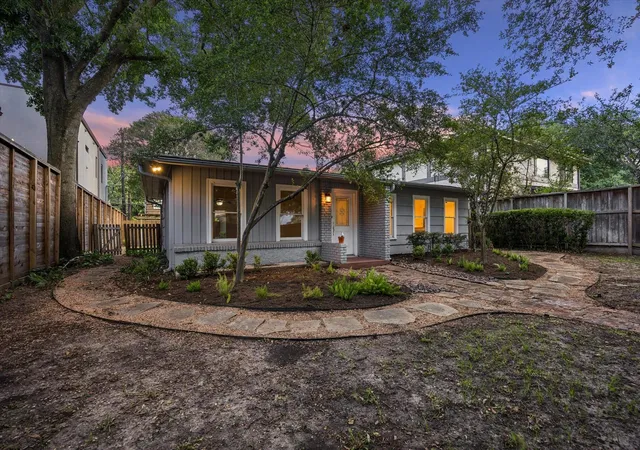 Photo 2 of Sale Pending at 1931 Bissonnet St, Houston, TX 77005 | MLS# 30955021 | Listing updated on 2026-09-15