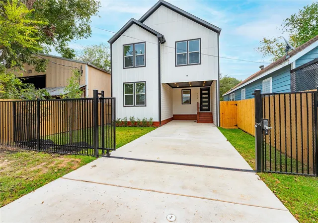 Single family home for sale at 7709 Ave L, Houston, TX 77012 | MLS# 84207847