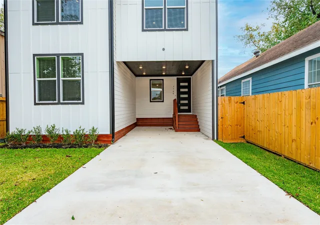 Photo 2 of Single family home for sale at 7709 Ave L, Houston, TX 77012 | MLS# 84207847 | Listing updated on 2026-07-26