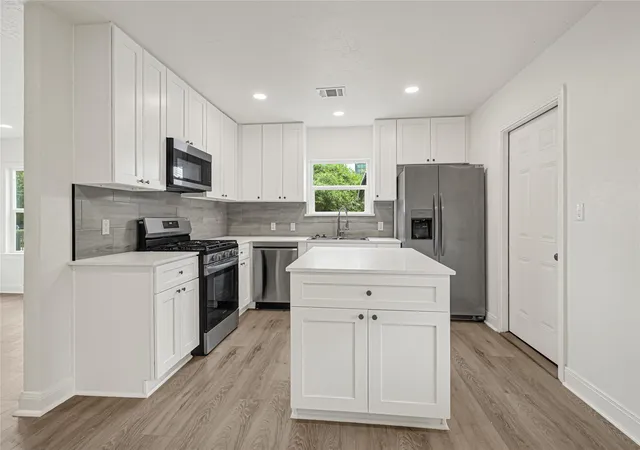 Photo 2 of Single family home for sale at 1202 N Roberson St, Conroe, TX 77301 | MLS# 4197591 | Listing updated on 2026-08-27