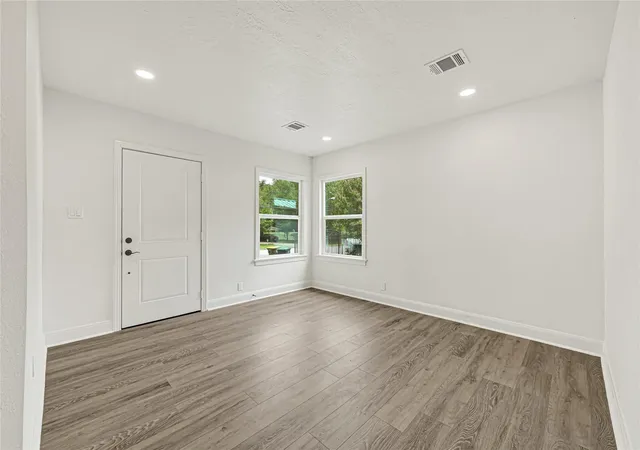 Photo 3 of Single family home for sale at 1202 N Roberson St, Conroe, TX 77301 | MLS# 4197591 | Listing updated on 2026-09-15